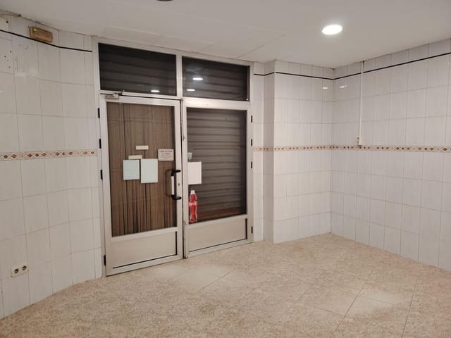 Kommersiell til leie i Llíria - € 500 (Ref: 9264485)