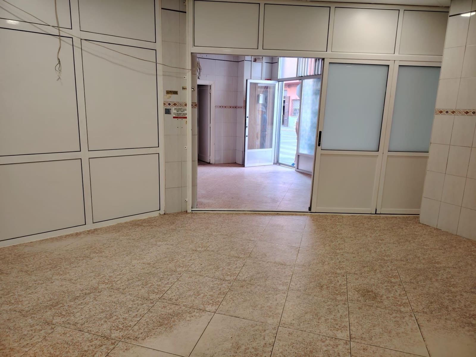 Commercial for rent in Lliria - € 500 (Ref: 9264485)