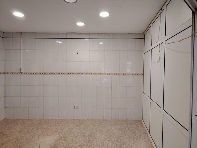 Kommersiell til leie i Llíria - € 500 (Ref: 9264485)