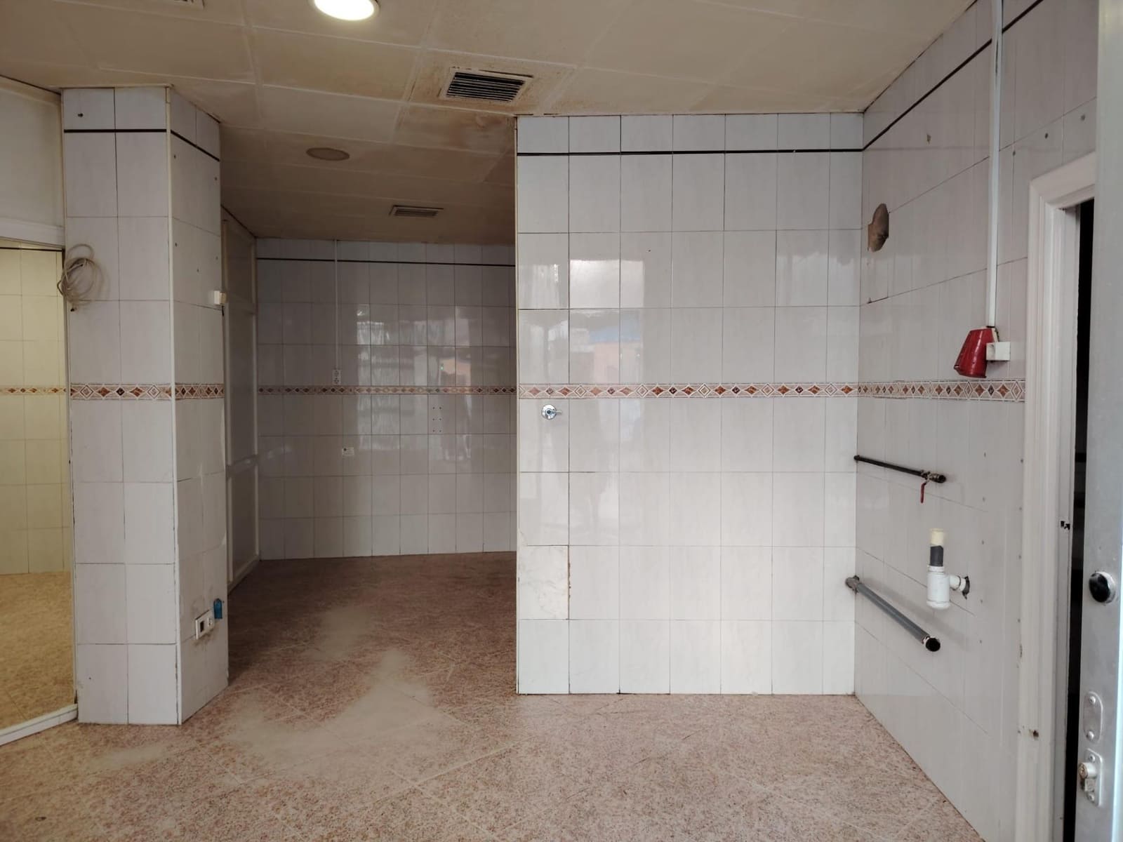 Commercial for rent in Lliria - € 500 (Ref: 9264485)