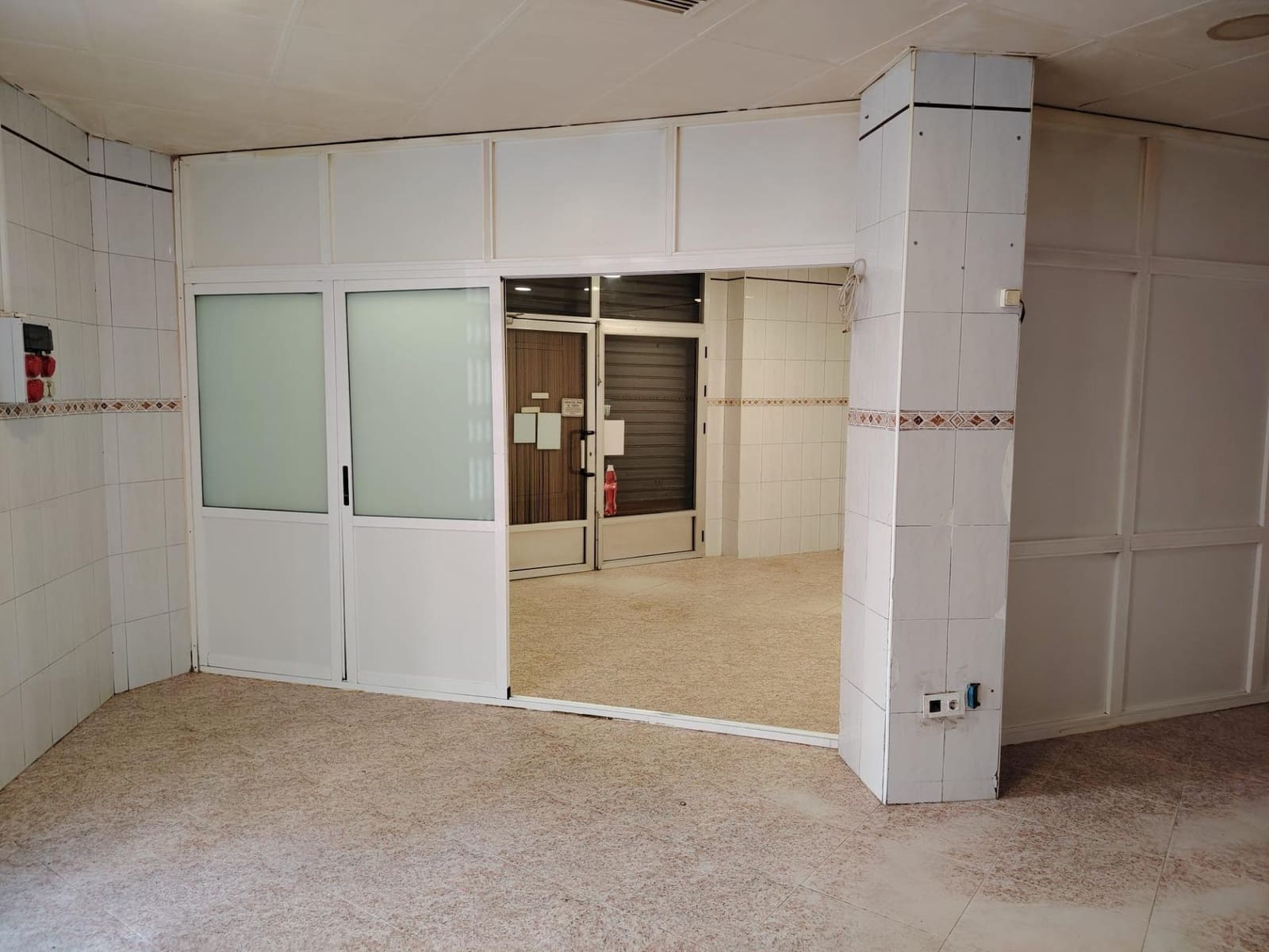 Commercial for rent in Lliria - € 500 (Ref: 9264485)