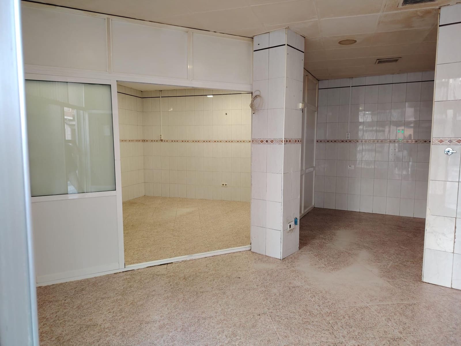 Commercial for rent in Lliria - € 500 (Ref: 9264485)