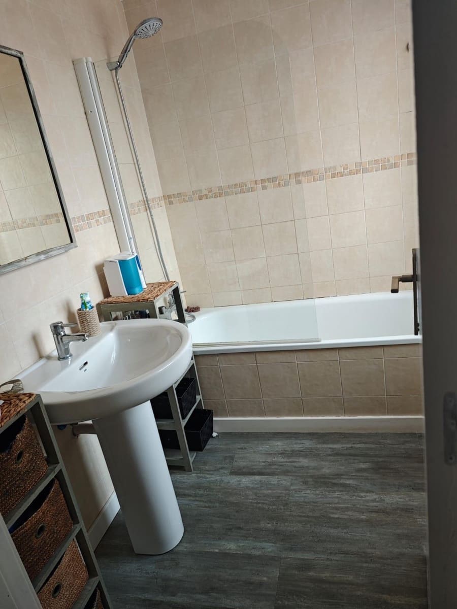 3 makuuhuone Rivitalo myytävänä paikassa La Pobla de Vallbona mukana uima-altaan - 329 000 € (Ref: 9310878)