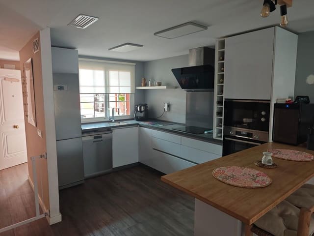 3 makuuhuone Rivitalo myytävänä paikassa La Pobla de Vallbona mukana uima-altaan - 329 000 € (Ref: 9310878)