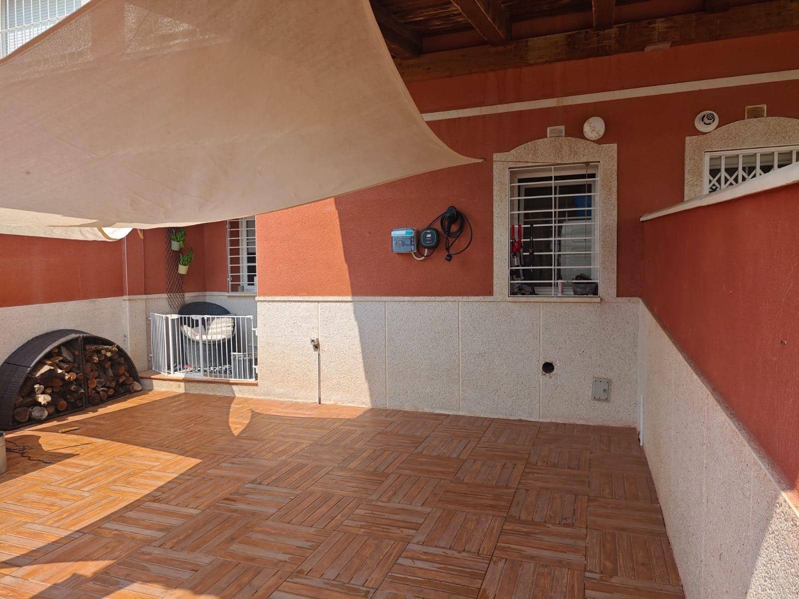 3 makuuhuone Rivitalo myytävänä paikassa La Pobla de Vallbona mukana uima-altaan - 329 000 € (Ref: 9310878)