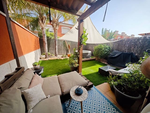 3 makuuhuone Rivitalo myytävänä paikassa La Pobla de Vallbona mukana uima-altaan - 329 000 € (Ref: 9310878)