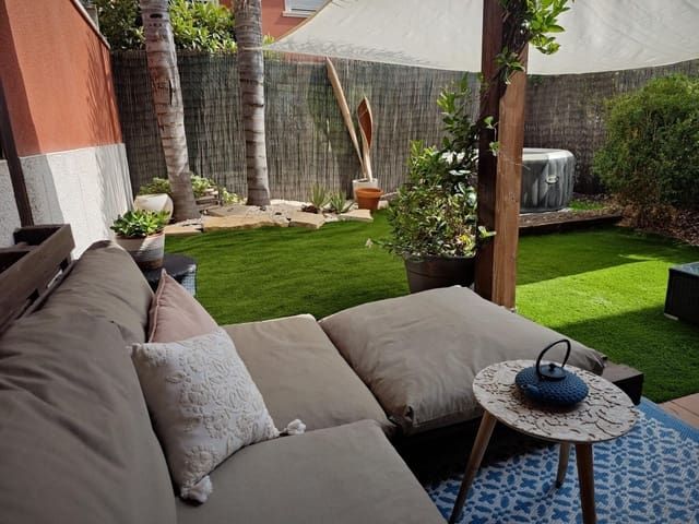 3 makuuhuone Rivitalo myytävänä paikassa La Pobla de Vallbona mukana uima-altaan - 329 000 € (Ref: 9310878)