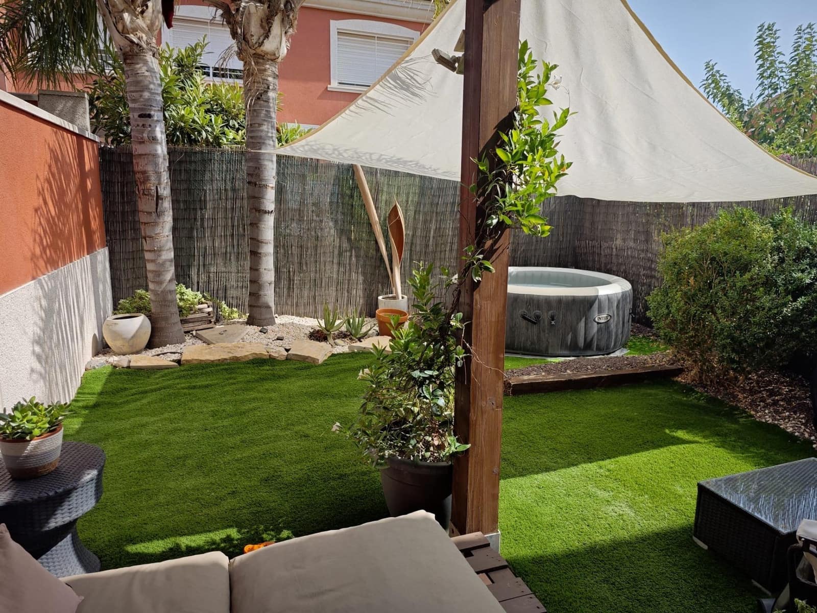 3 makuuhuone Rivitalo myytävänä paikassa La Pobla de Vallbona mukana uima-altaan - 329 000 € (Ref: 9310878)