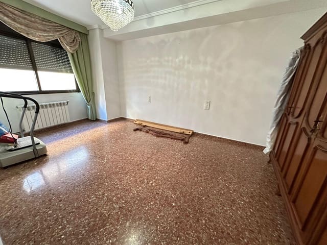 4 bedroom Flat for sale in Llíria - € 175,000 (Ref: 9382825)