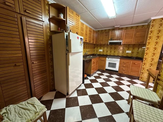 4 bedroom Flat for sale in Llíria - € 175,000 (Ref: 9382825)