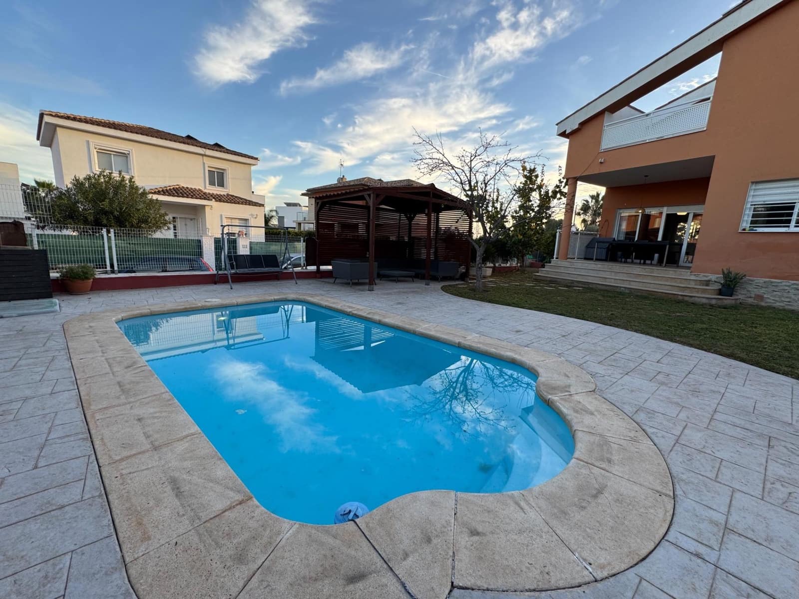 4 sypialnia Willa na sprzedaż w Lliria z basenem garażem - 509 990 € (Ref: 9456242)