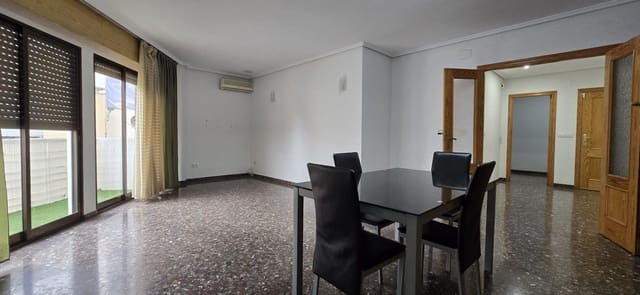 Piso de 4 habitaciones en Llíria en venta con garaje - 200.000 € (Ref: 9462070)