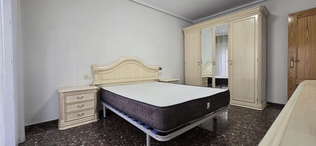 Piso de 4 habitaciones en Llíria en venta con garaje - 200.000 € (Ref: 9462070)