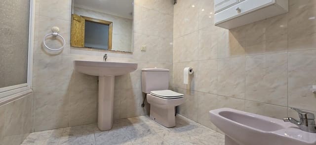 Piso de 4 habitaciones en Llíria en venta con garaje - 200.000 € (Ref: 9462070)