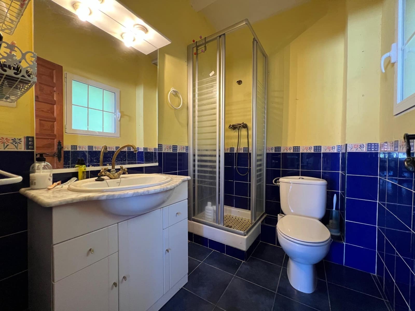 5 bedroom Villa for sale in Casinos with pool - € 275,000 (Ref: 9494611)