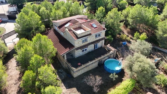 5 bedroom Villa for sale in Casinos with pool - € 275,000 (Ref: 9494611)