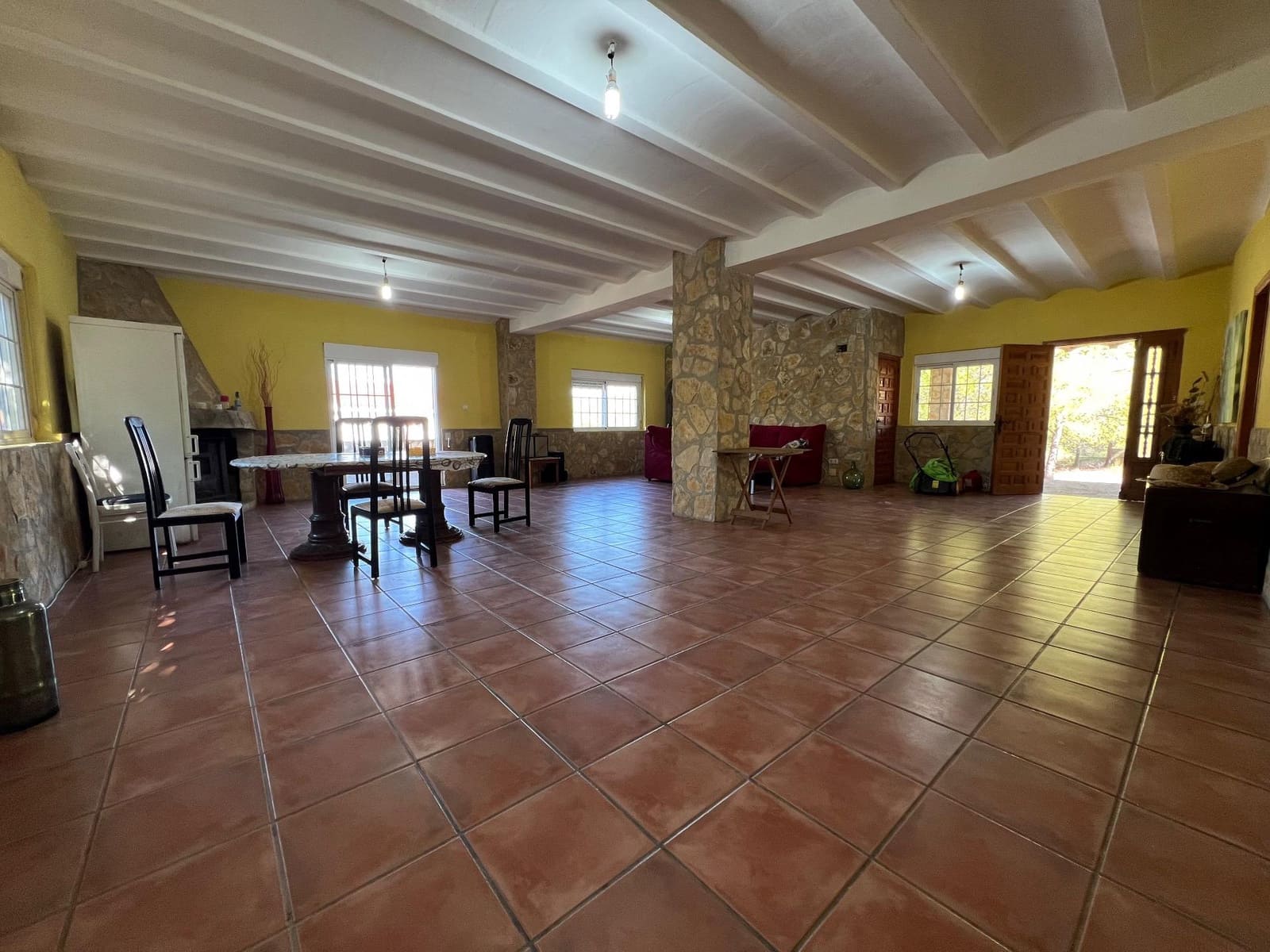 5 bedroom Villa for sale in Casinos with pool - € 275,000 (Ref: 9494611)