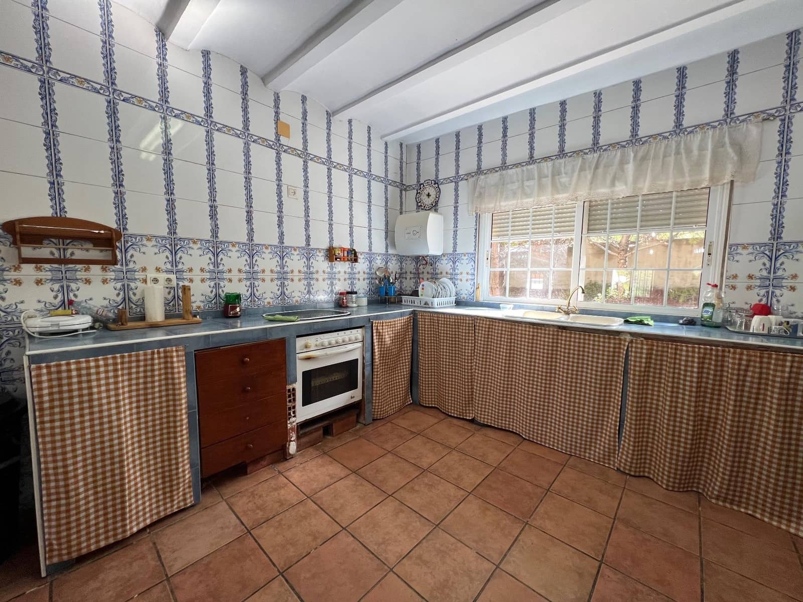 5 bedroom Villa for sale in Casinos with pool - € 275,000 (Ref: 9494611)