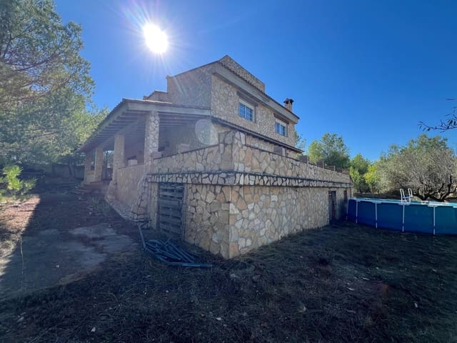 5 bedroom Villa for sale in Casinos with pool - € 275,000 (Ref: 9494611)