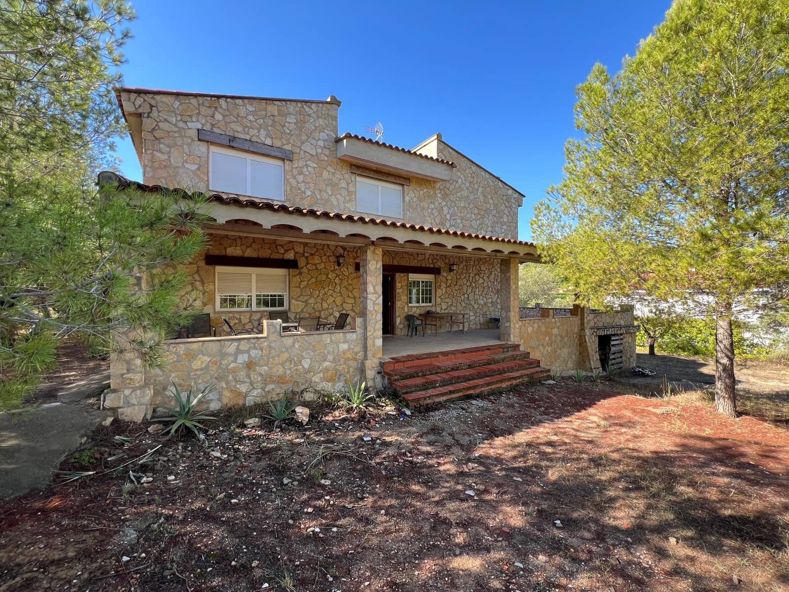 5 bedroom Villa for sale in Casinos with pool - € 275,000 (Ref: 9494611)