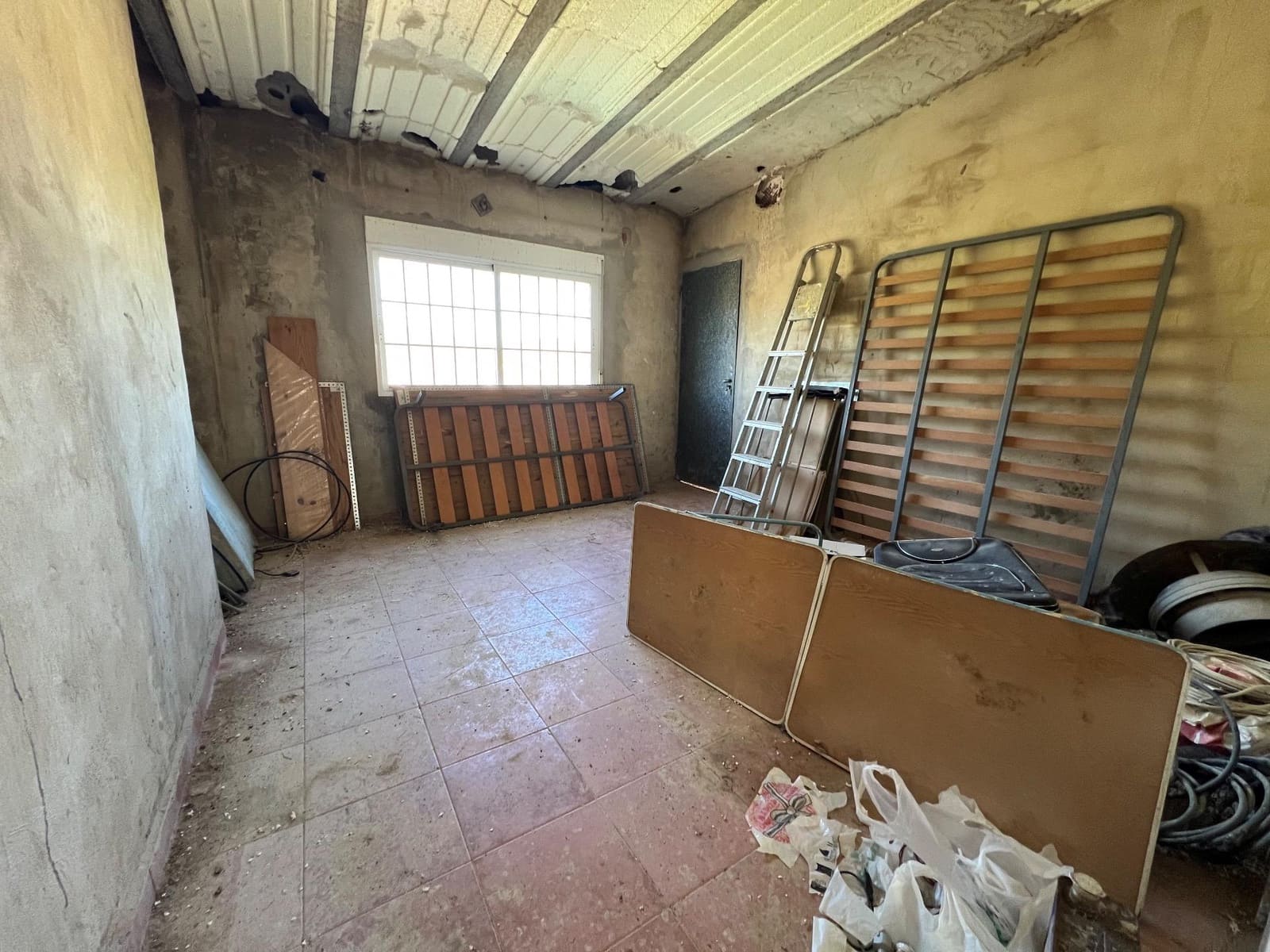 5 bedroom Villa for sale in Casinos with pool - € 275,000 (Ref: 9494611)