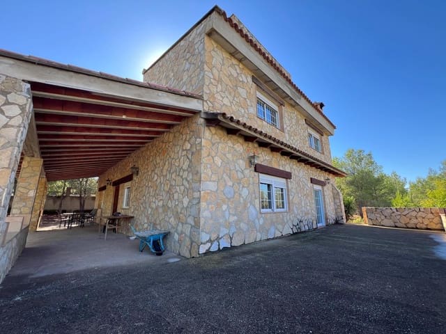 5 bedroom Villa for sale in Casinos with pool - € 275,000 (Ref: 9494611)