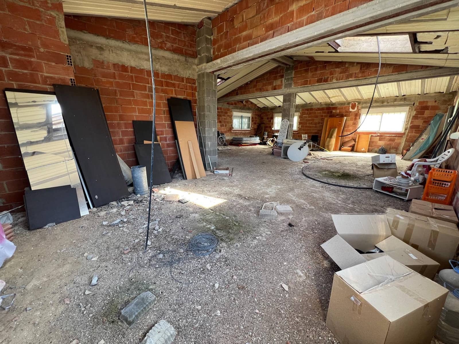 5 bedroom Villa for sale in Casinos with pool - € 275,000 (Ref: 9494611)