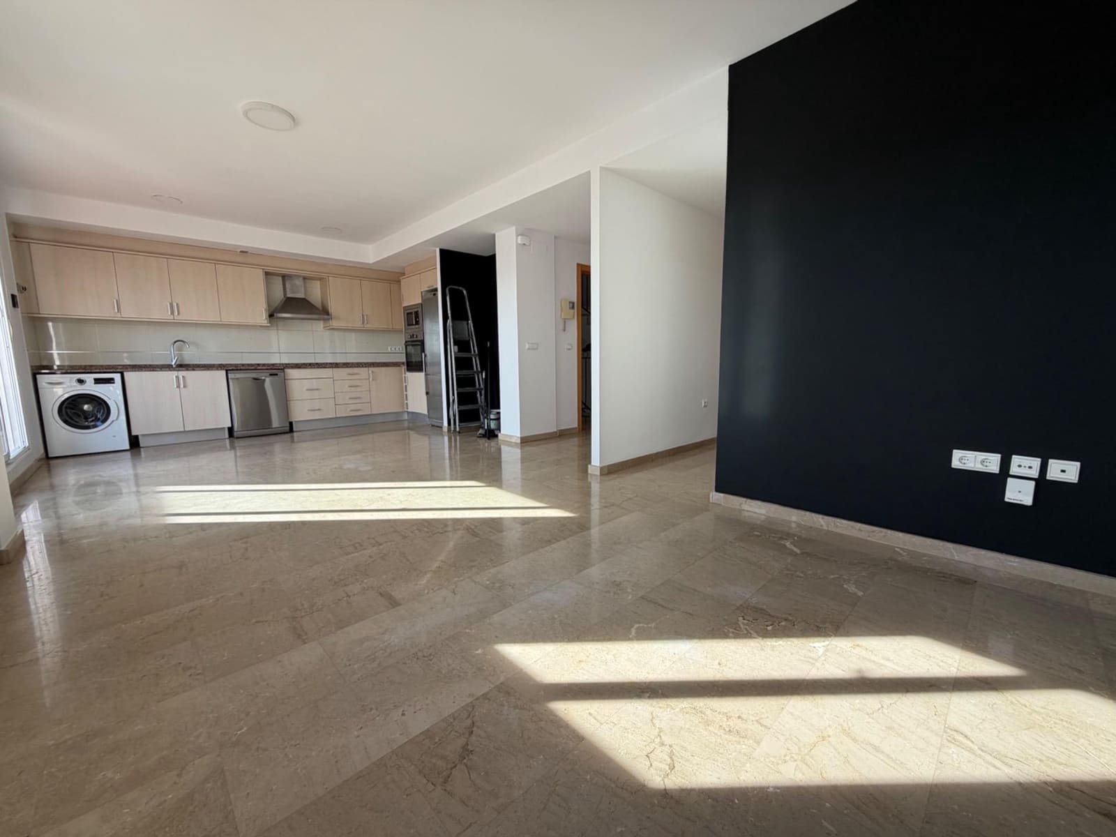 3 slaapkamer Appartement te huur in La Pobla de Vallbona - € 1.200 (Ref: 9504283)