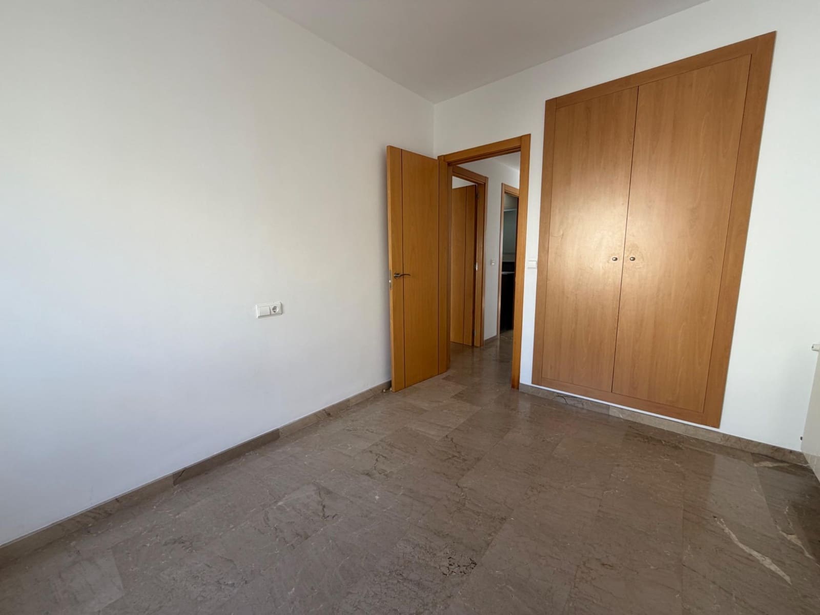 3 slaapkamer Appartement te huur in La Pobla de Vallbona - € 1.200 (Ref: 9504283)