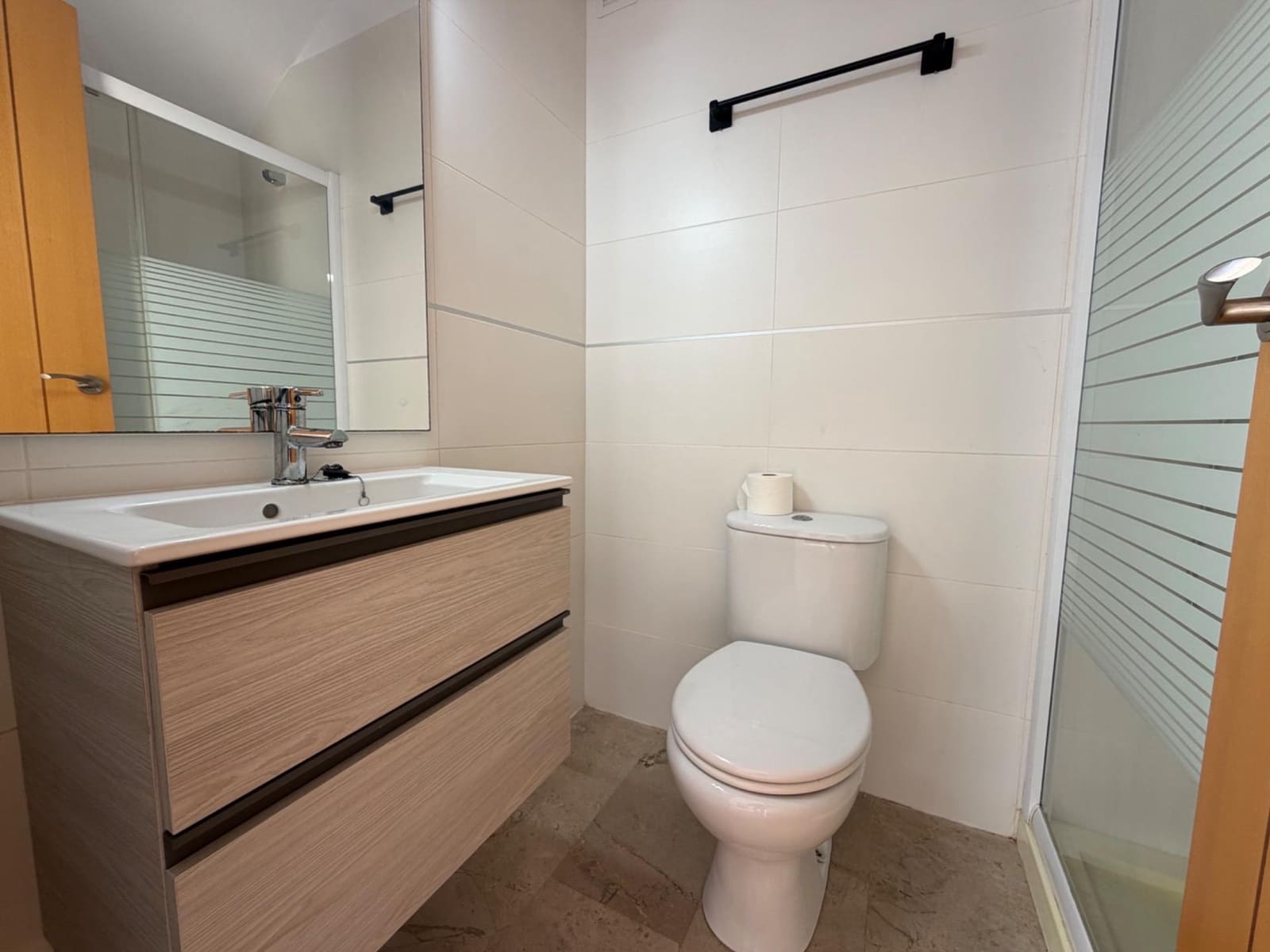 3 slaapkamer Appartement te huur in La Pobla de Vallbona - € 1.200 (Ref: 9504283)