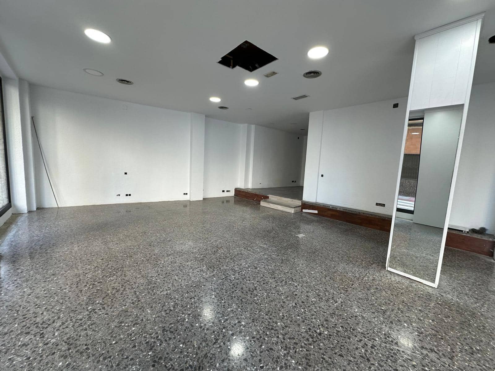 Kommersiell att hyra i Lliria - 700 € (Ref: 9518889)