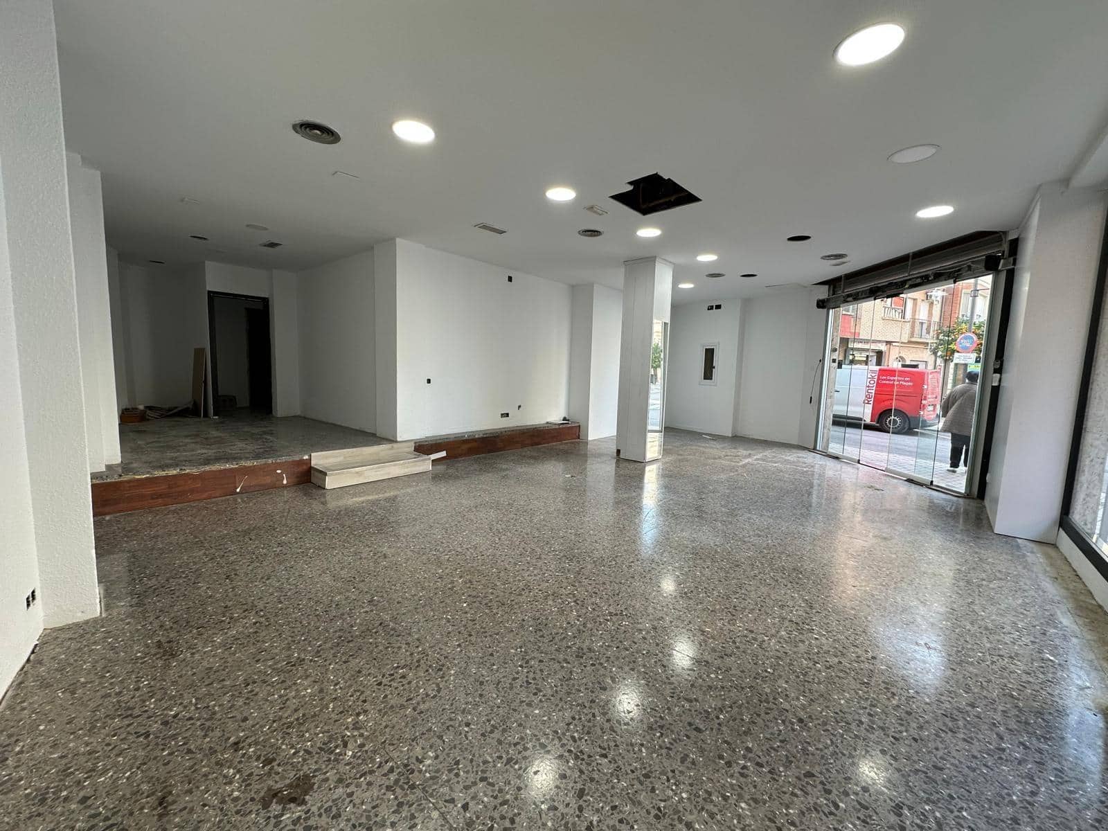 Kommersiell att hyra i Lliria - 700 € (Ref: 9518889)