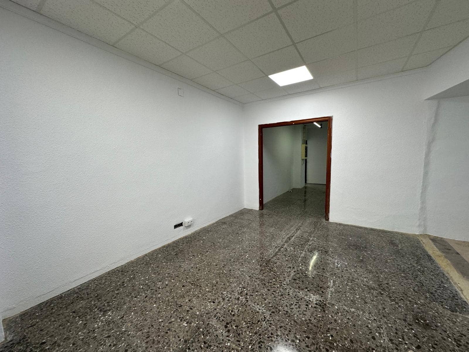 Kommersiell att hyra i Lliria - 700 € (Ref: 9518889)