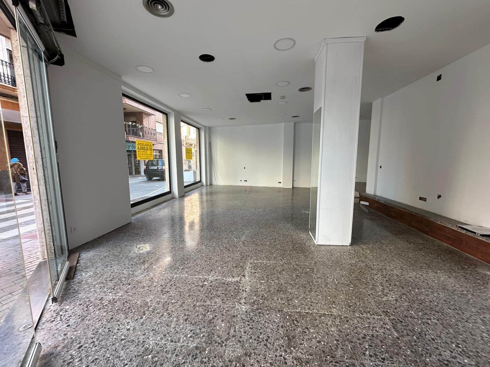 Kommersiell att hyra i Lliria - 700 € (Ref: 9518889)