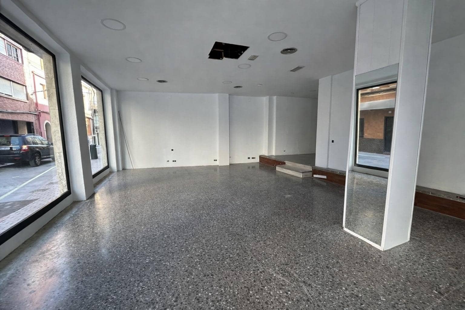 Kaupallinen vuokrattavana paikassa Lliria - 700 € (Ref: 9518889)