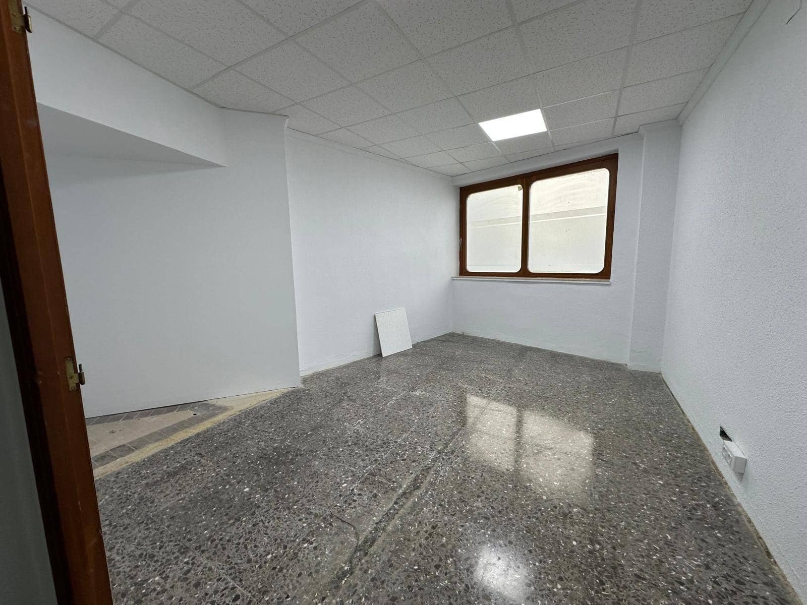 Kaupallinen vuokrattavana paikassa Lliria - 700 € (Ref: 9518889)