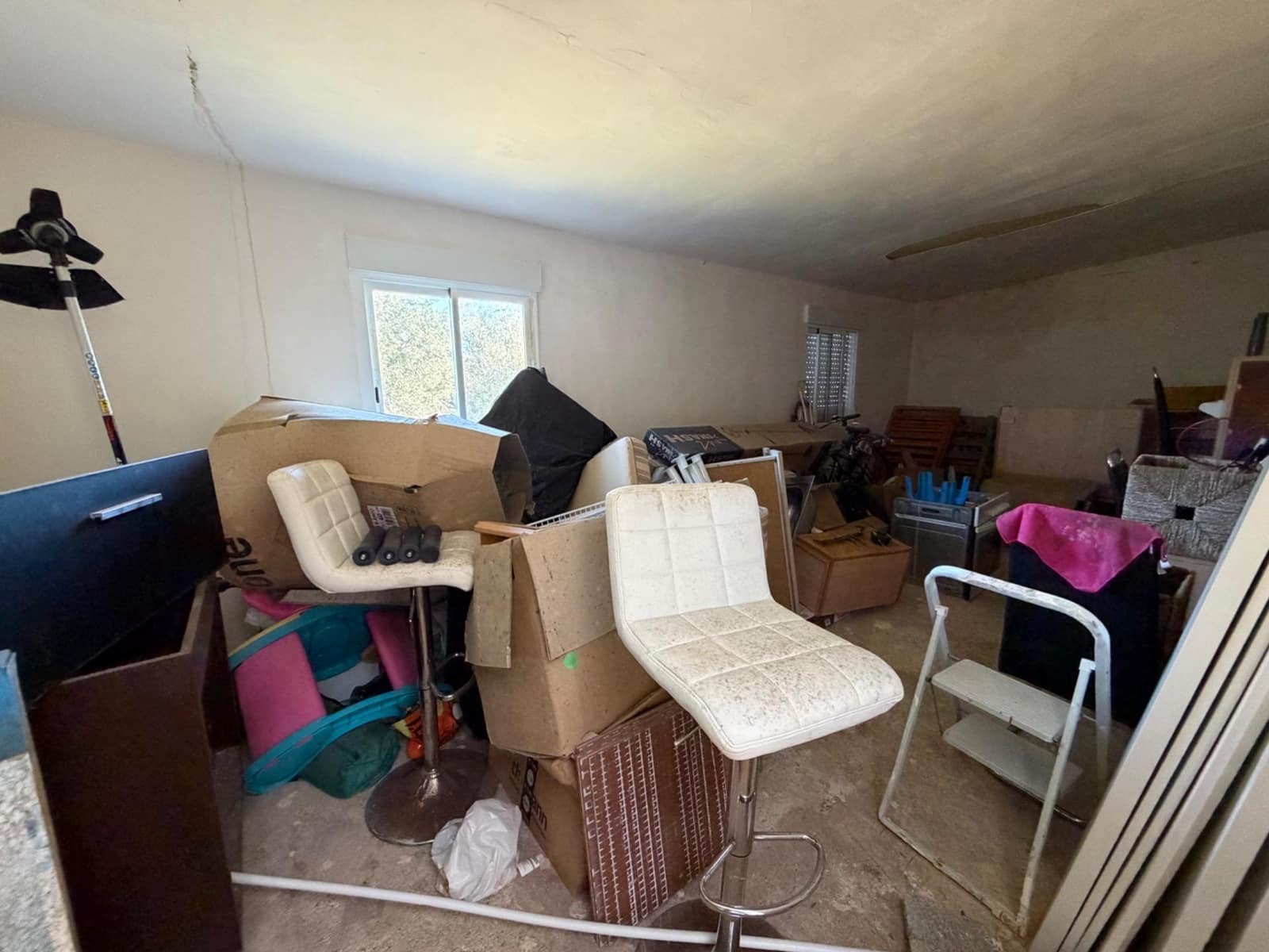 4 bedroom Villa for sale in Pedralba with pool - € 160,000 (Ref: 9582928)