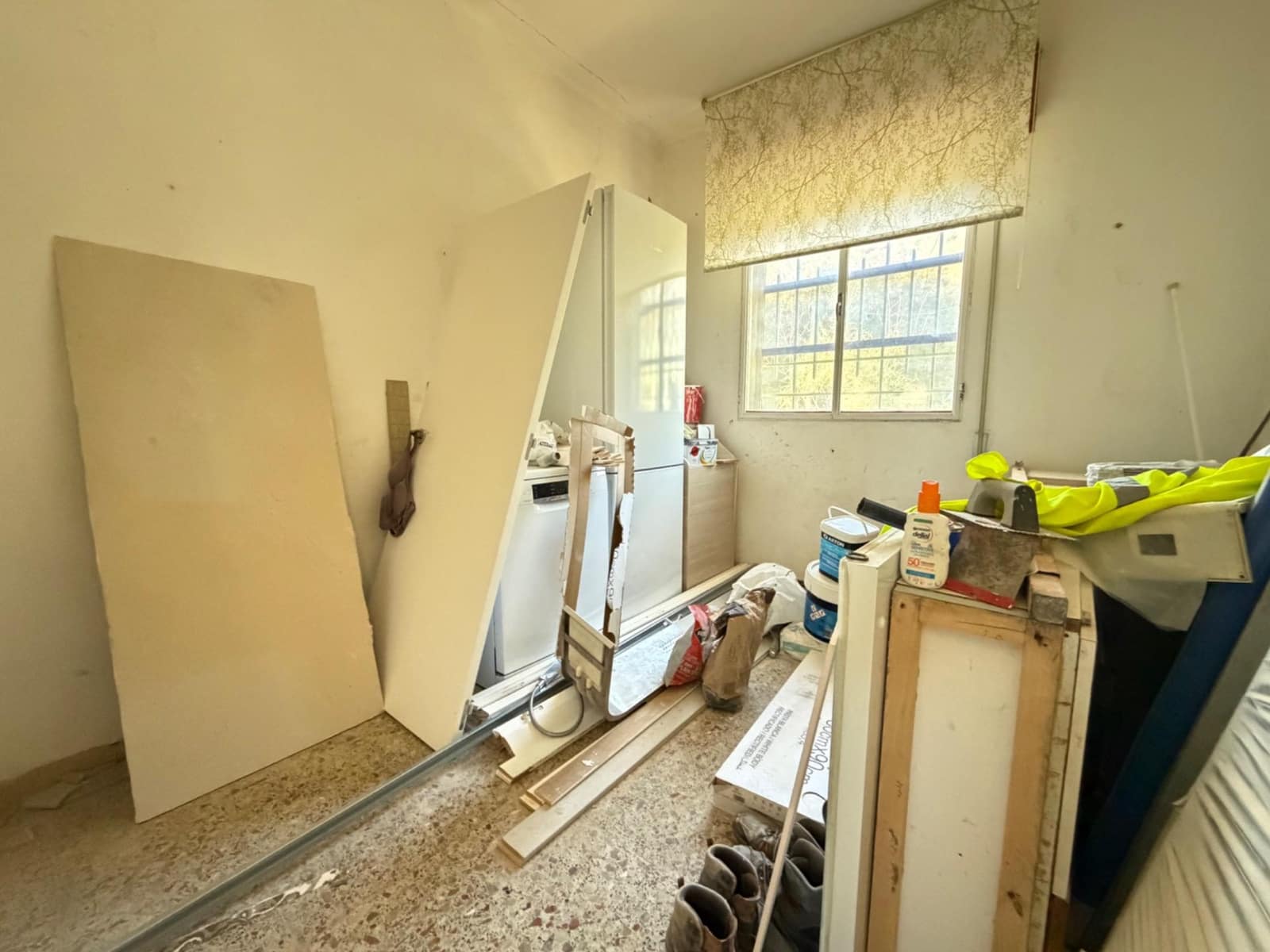 4 bedroom Villa for sale in Pedralba with pool - € 160,000 (Ref: 9582928)