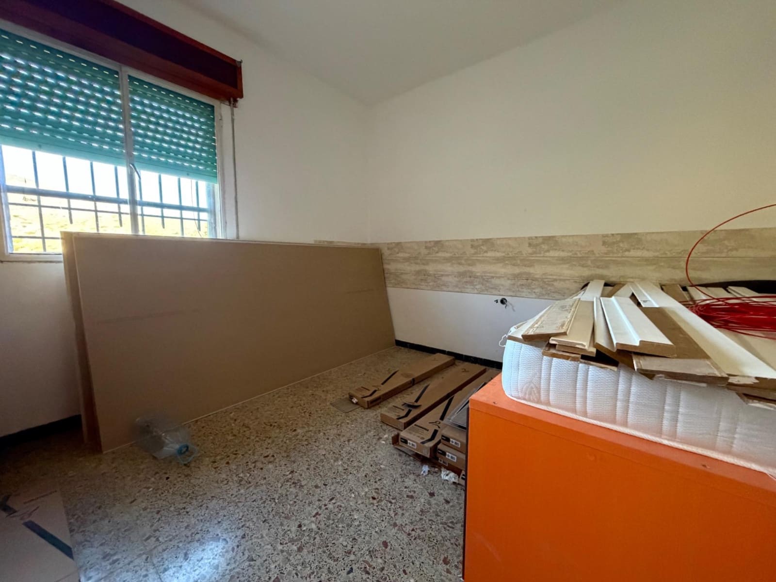 4 bedroom Villa for sale in Pedralba with pool - € 160,000 (Ref: 9582928)