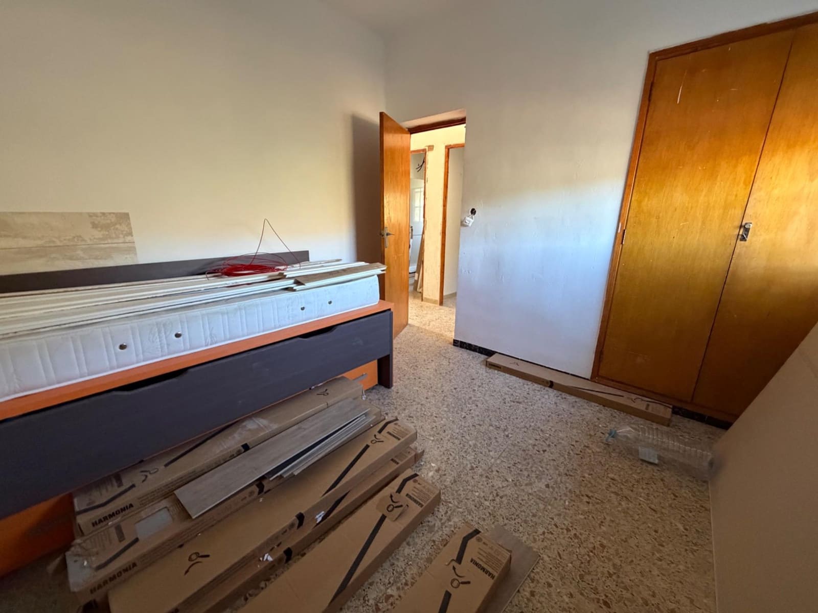 4 bedroom Villa for sale in Pedralba with pool - € 160,000 (Ref: 9582928)