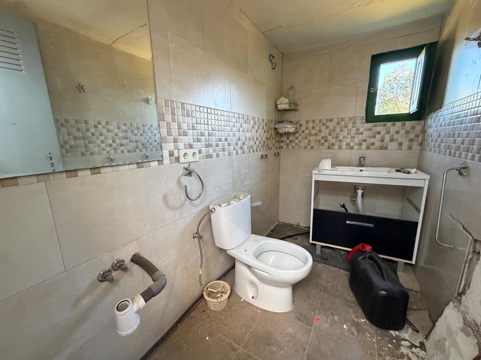 4 bedroom Villa for sale in Pedralba with pool - € 160,000 (Ref: 9582928)