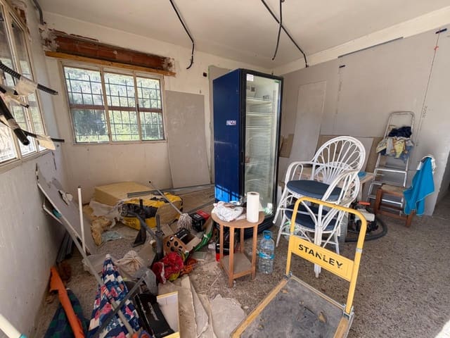 4 soveværelse Villa til salg i Pedralba med swimmingpool - € 160.000 (Ref: 9582928)