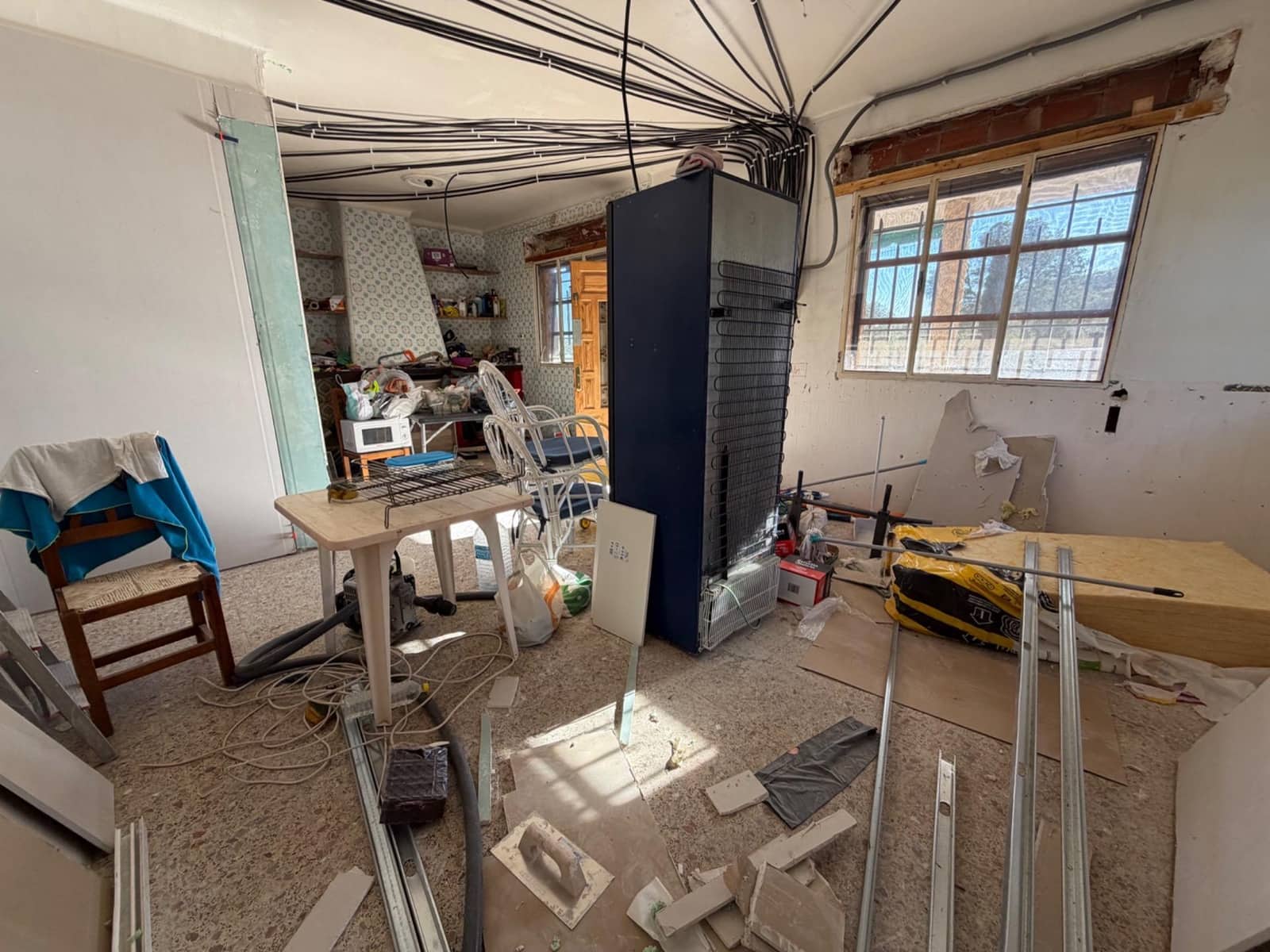 4 bedroom Villa for sale in Pedralba with pool - € 160,000 (Ref: 9582928)