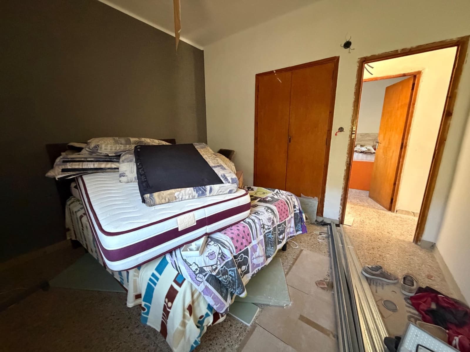 4 bedroom Villa for sale in Pedralba with pool - € 160,000 (Ref: 9582928)