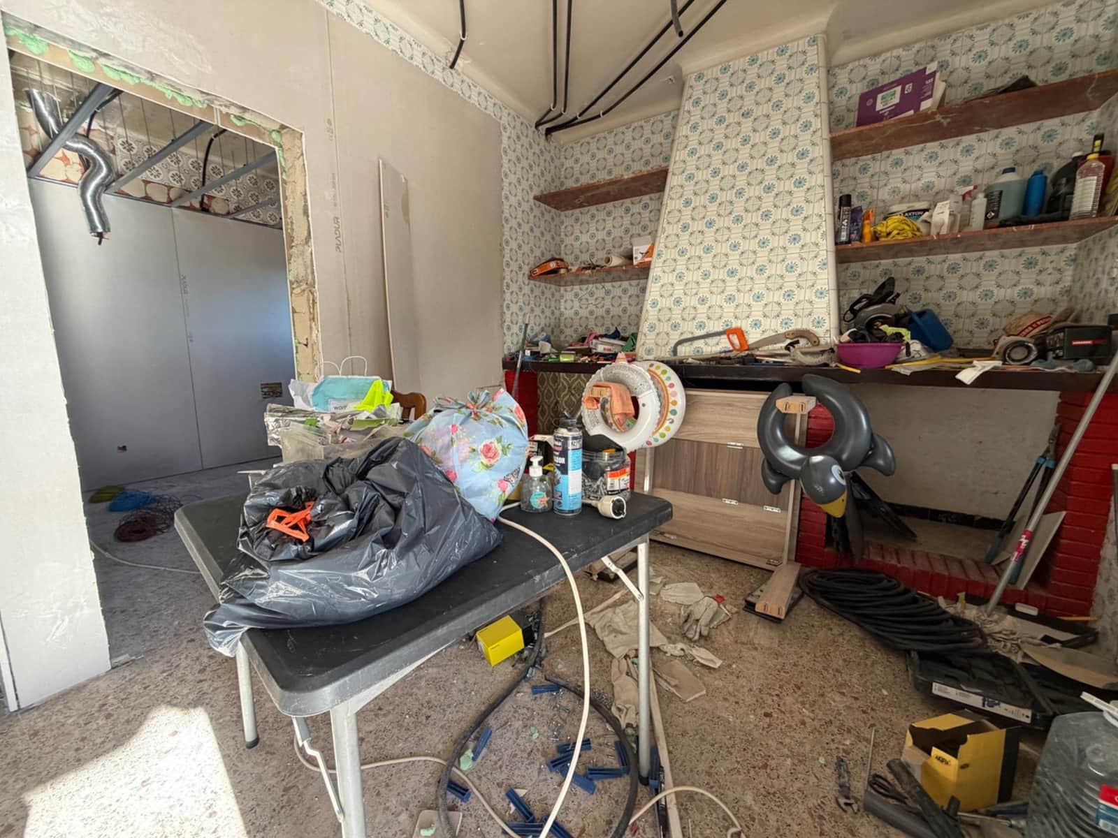 4 bedroom Villa for sale in Pedralba with pool - € 160,000 (Ref: 9582928)