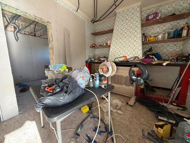 4 soveværelse Villa til salg i Pedralba med swimmingpool - € 160.000 (Ref: 9582928)