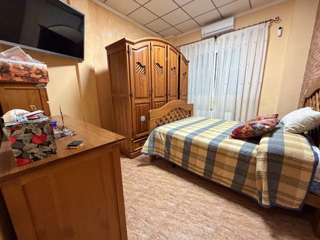 5 quarto Casa em Banda para venda em Vilamarxant / Villamarchante com garagem - 265 000 € (Ref: 9586489)