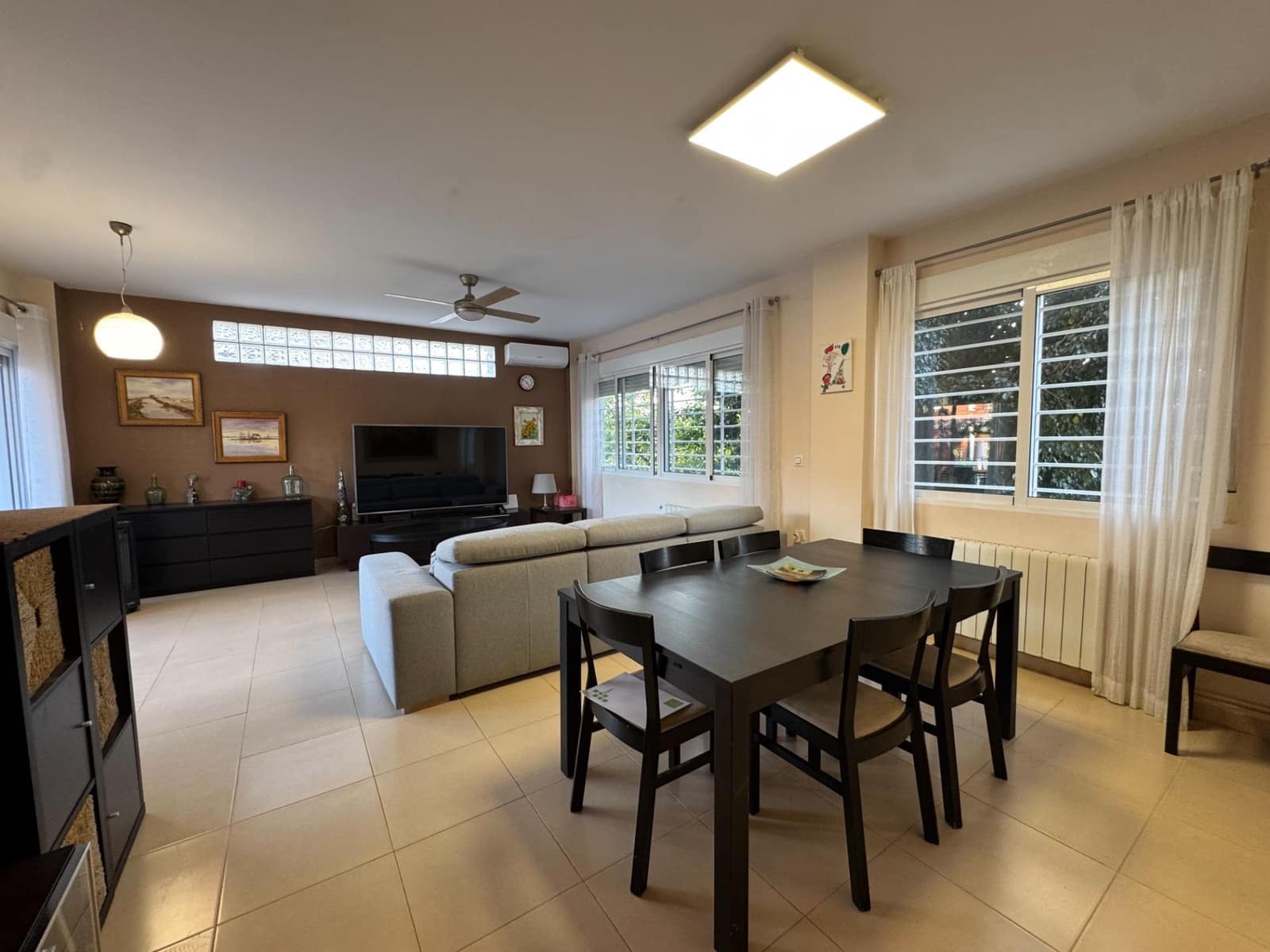 4 slaapkamer Villa te koop in Lliria met zwembad garage - € 469.990 (Ref: 9645005)