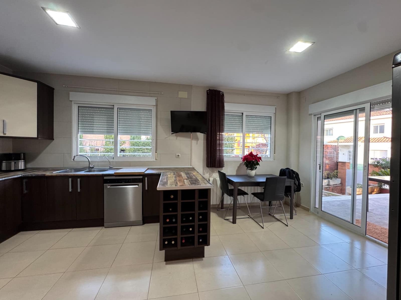 4 slaapkamer Villa te koop in Lliria met zwembad garage - € 469.990 (Ref: 9645005)