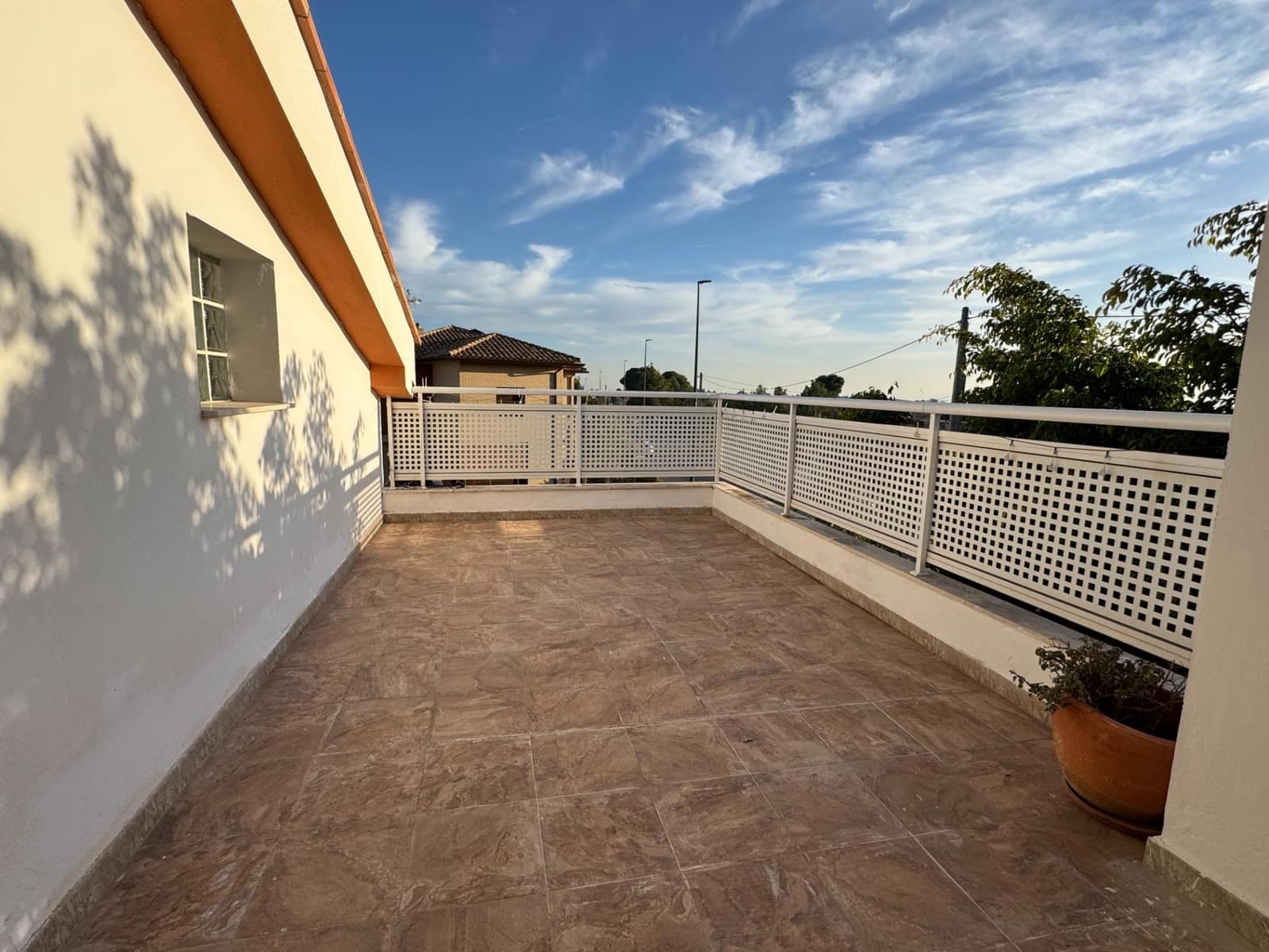 4 slaapkamer Villa te koop in Lliria met zwembad garage - € 469.990 (Ref: 9645005)